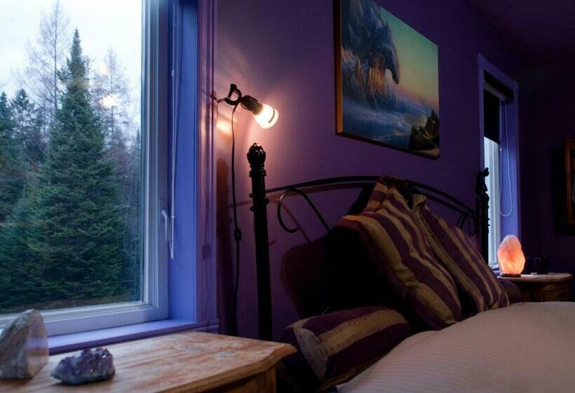 キングサイズベッドのスタンダードルーム, Gîte Crystal Inn