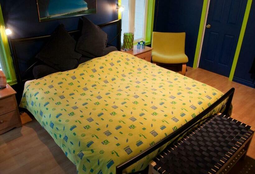 キングサイズベッドのスタンダードルーム, Gîte Crystal Inn