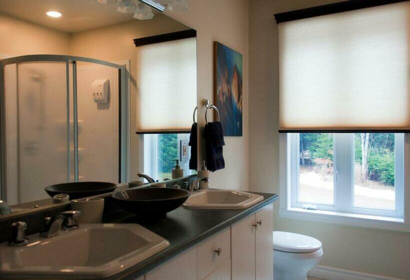 キングサイズベッドのスタンダードルーム, Gîte Crystal Inn