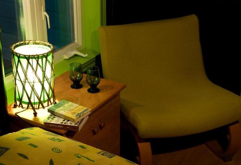 キングサイズベッドのスタンダードルーム, Gîte Crystal Inn