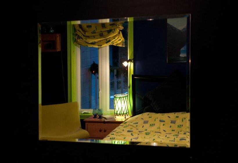 キングサイズベッドのスタンダードルーム, Gîte Crystal Inn