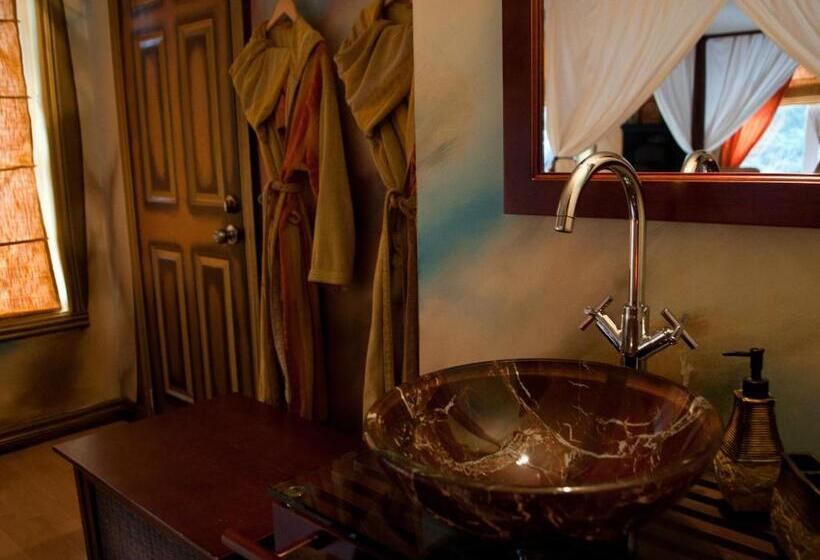 キングサイズベッドのスタンダードルーム, Gîte Crystal Inn