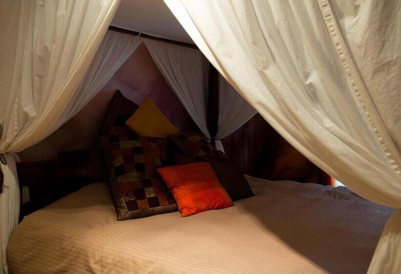 キングサイズベッドのスタンダードルーム, Gîte Crystal Inn