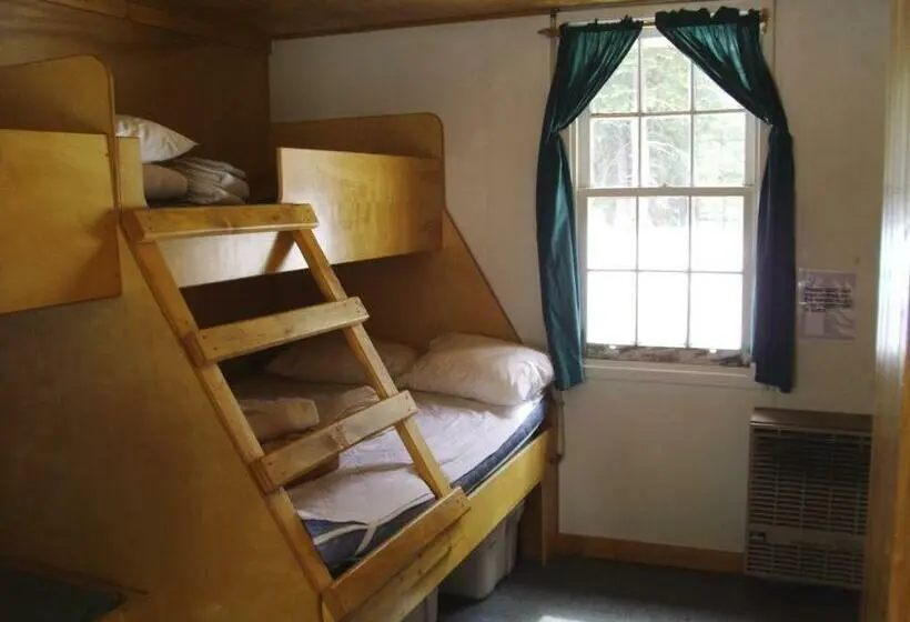 Perhehuone, Hi Mosquito Creek Wilderness Hostel
