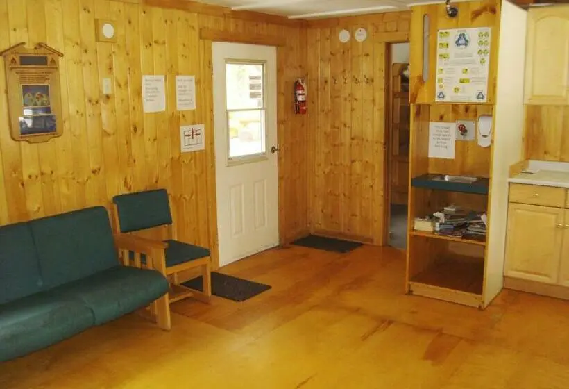 Perhehuone, Hi Mosquito Creek Wilderness Hostel