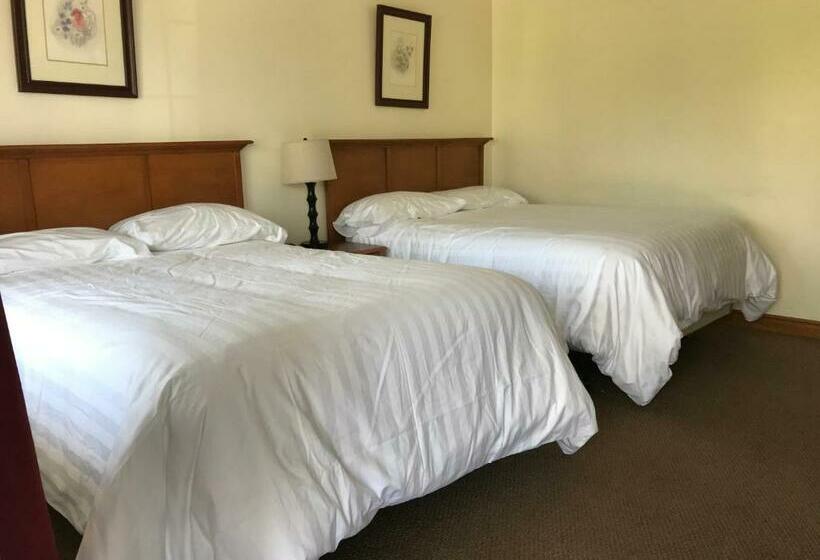 חדר סטנדרט שתי מיטות זוגיות, Hopewell Rocks Motel & Country Inn