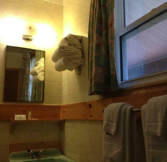 חדר סטנדרט שתי מיטות זוגיות, Hopewell Rocks Motel & Country Inn