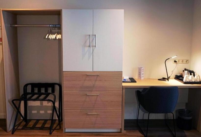 컴포트 트리플 룸, Oepkes