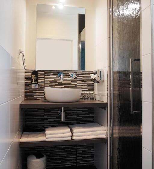 컴포트 트리플 룸, Oepkes