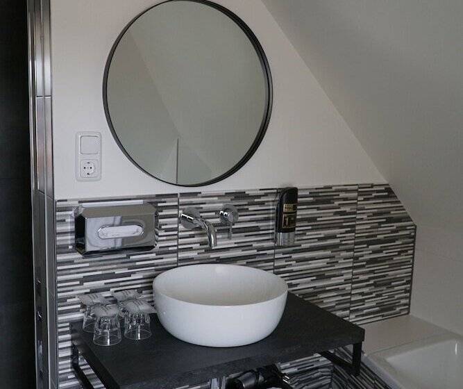 컴포트 룸, Oepkes