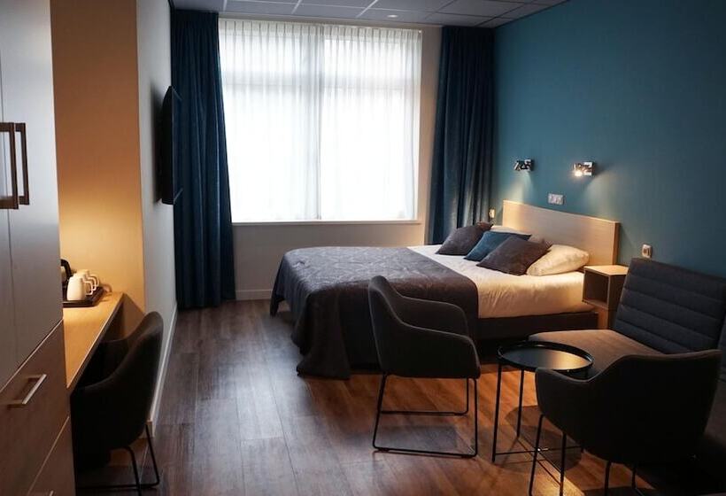 컴포트 트리플 룸, Oepkes