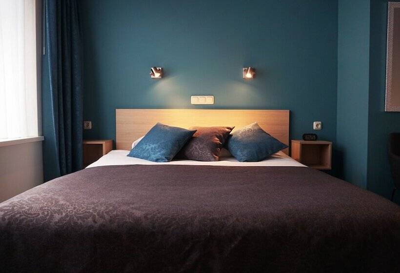 컴포트 트리플 룸, Oepkes