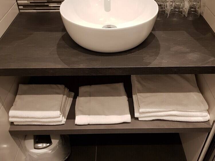 컴포트 트리플 룸, Oepkes