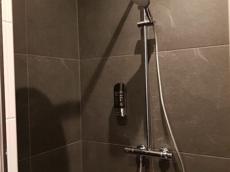 컴포트 트리플 룸, Oepkes