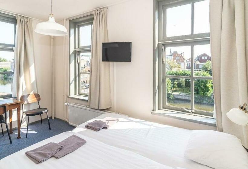 חדר סטנדרט, Over De Brug