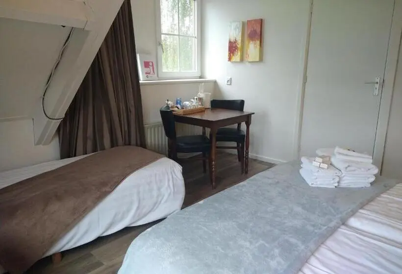 Standard Triple Room, B&b Hotel De Joremeinshoeve