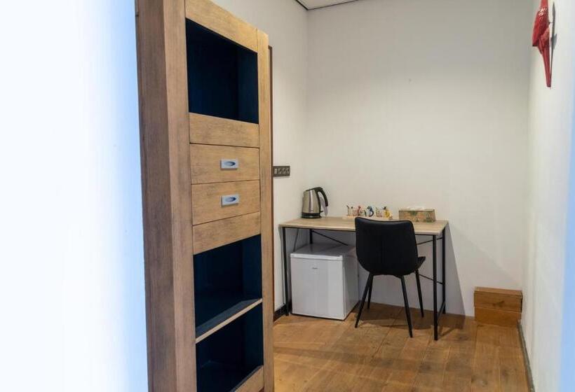 バルコニー付きスタンダードトリプルルーム, Rooms