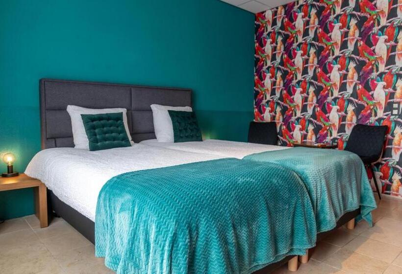 バルコニー付きスタンダードトリプルルーム, Rooms