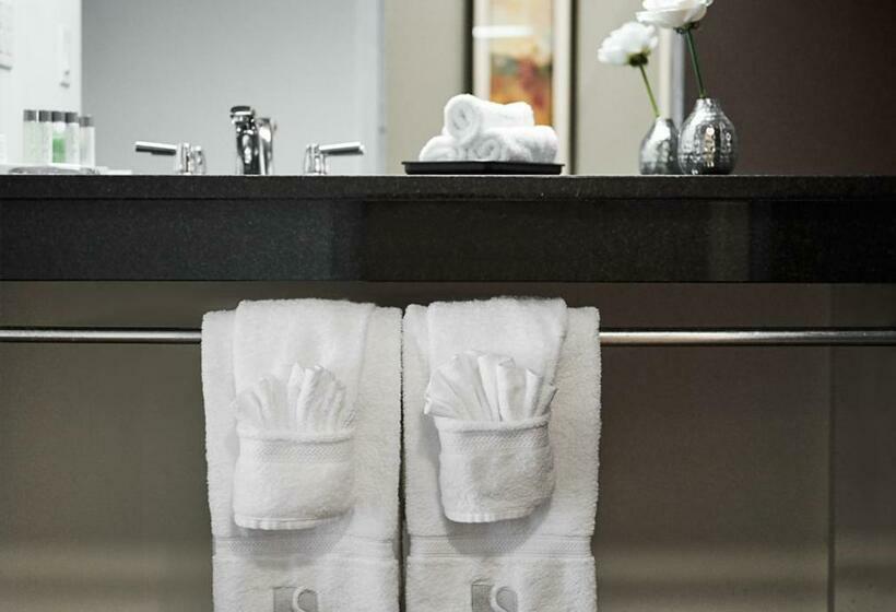 Standard Szoba Queen Size Bed, Samuels Boutique