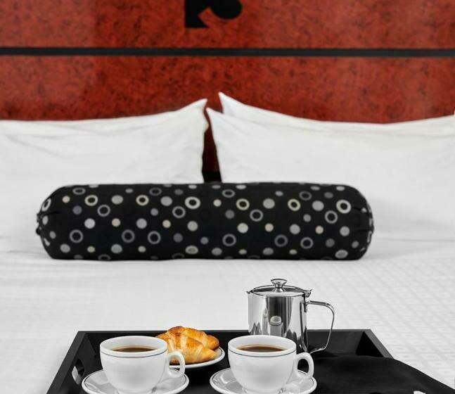 Standard Szoba King Size Bed, Samuels Boutique