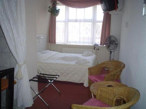 חדר סטנדרד יחיד חדר אמבטיה משותף, Staten