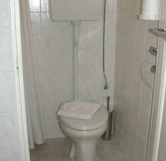 חדר סטנדרד יחיד חדר אמבטיה משותף, Staten