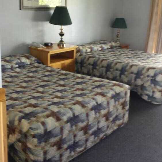스탠다드 룸 더블 침대 2개, Lakeside Motel