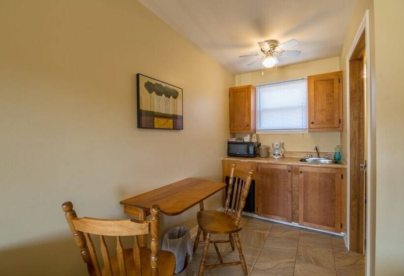 스탠다드 룸 더블 침대 2개, Alpine Motor Inn