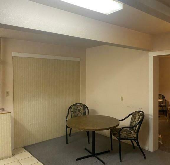 غرفة قياسية, Chinook Motel