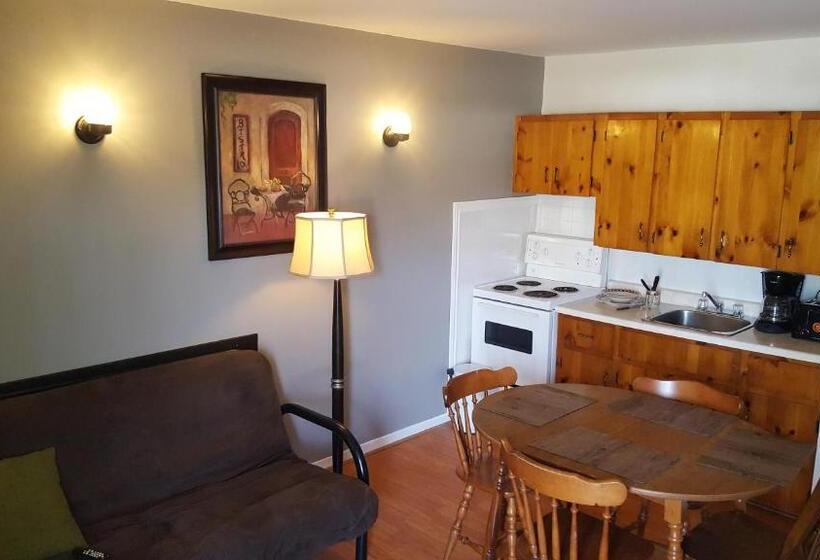 غرفة عائلية, Greenside Motel