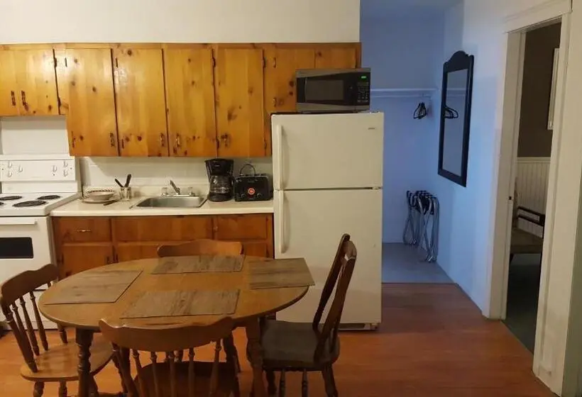 Perhehuone, Greenside Motel