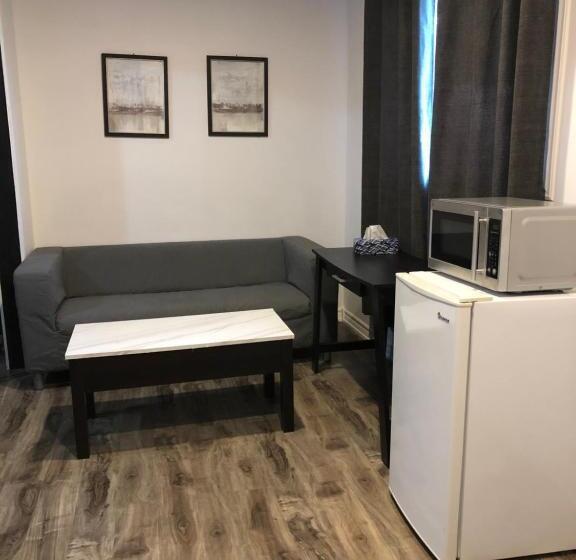 جناح, Greenside Motel