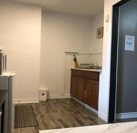 جناح, Greenside Motel