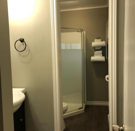 جناح, Greenside Motel