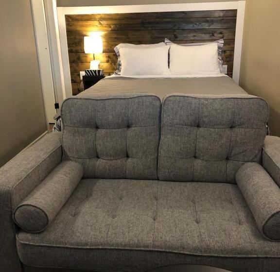 جناح, Greenside Motel