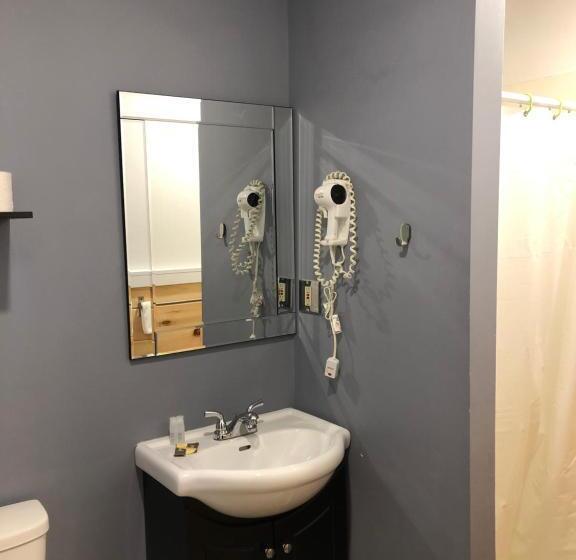 جناح, Greenside Motel