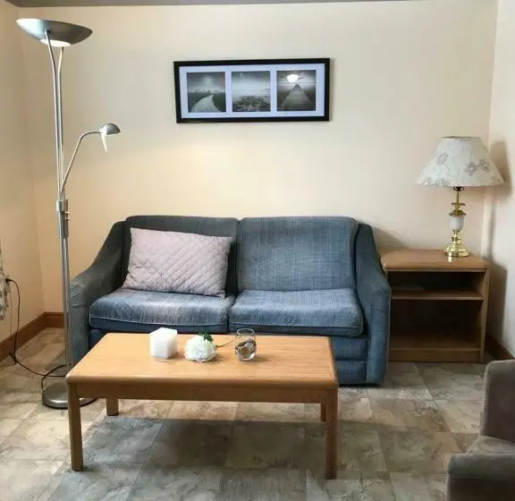 Perhesviitti, Homeport Motel