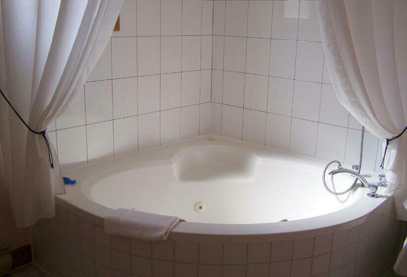 جناح عائلي, Homeport Motel