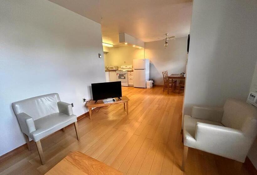 جناح عائلي, Homeport Motel