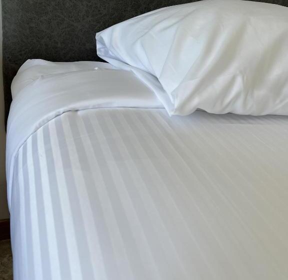 جناح عائلي, Homeport Motel