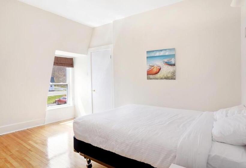 منزل 4 غرف نوم, Homeport Motel