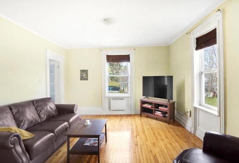 منزل 4 غرف نوم, Homeport Motel