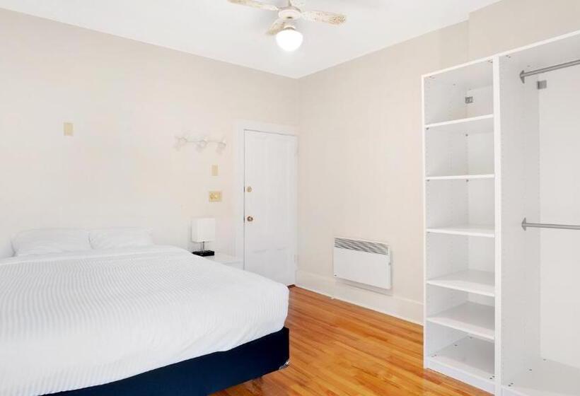 منزل 4 غرف نوم, Homeport Motel