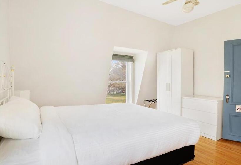 منزل 4 غرف نوم, Homeport Motel