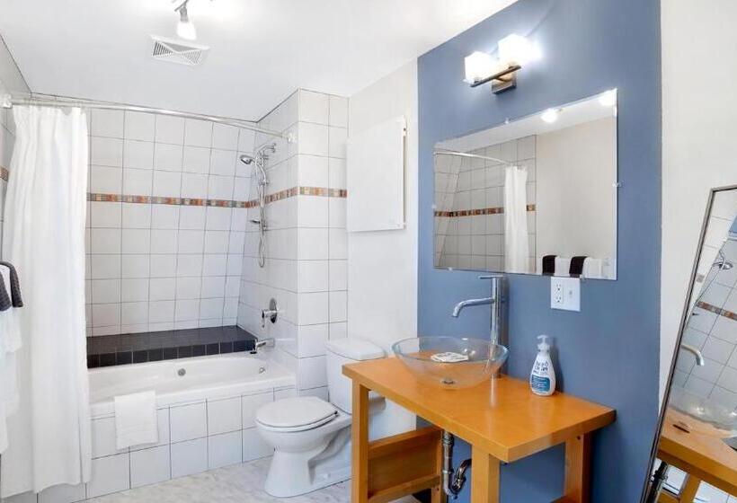 منزل 4 غرف نوم, Homeport Motel