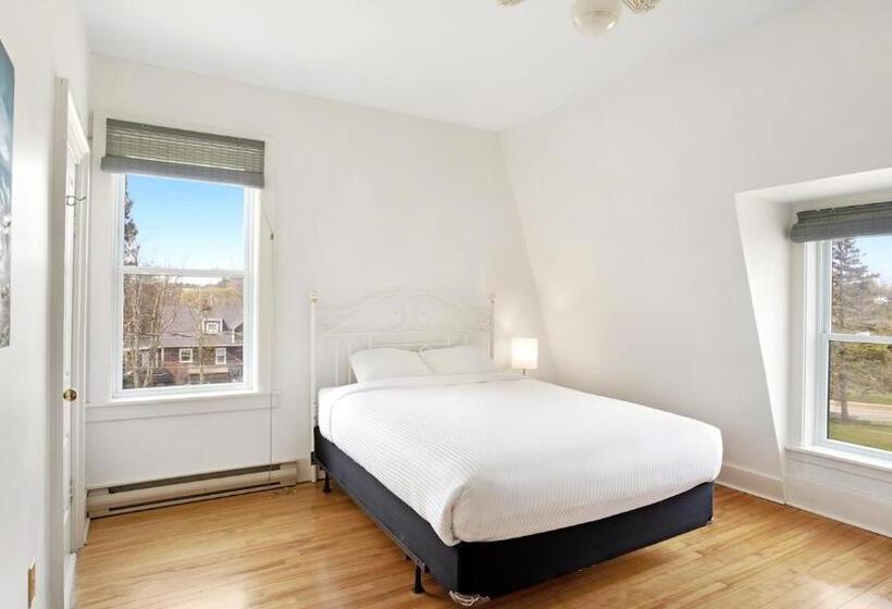 منزل 4 غرف نوم, Homeport Motel