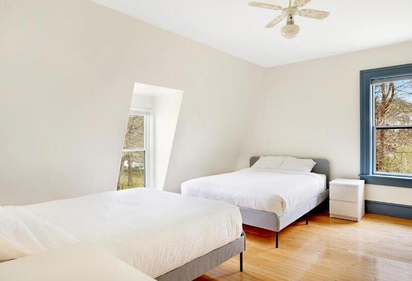 منزل 4 غرف نوم, Homeport Motel