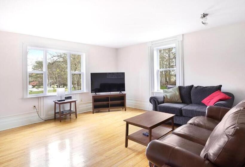 منزل 4 غرف نوم, Homeport Motel