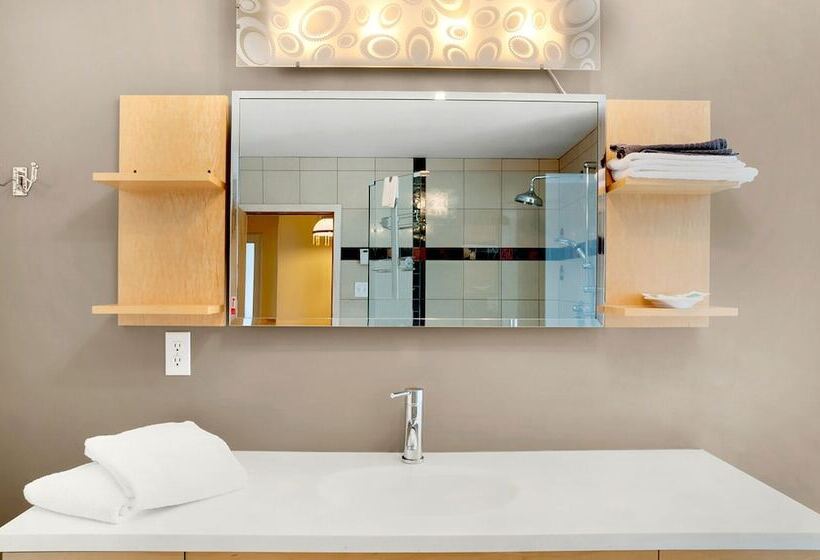 منزل 4 غرف نوم, Homeport Motel