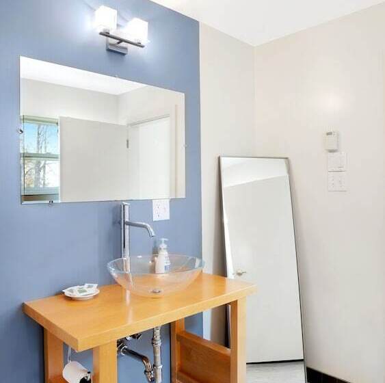 منزل 4 غرف نوم, Homeport Motel